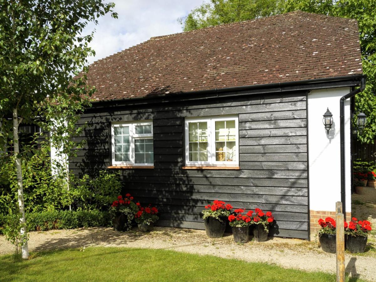 Вилла The Walnut, Meopham - A Private Retreat Rural Location Экстерьер фото