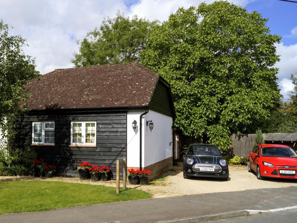 Вилла The Walnut, Meopham - A Private Retreat Rural Location Экстерьер фото