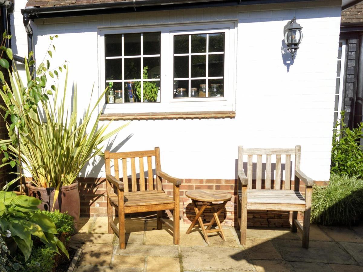 Вилла The Walnut, Meopham - A Private Retreat Rural Location Экстерьер фото